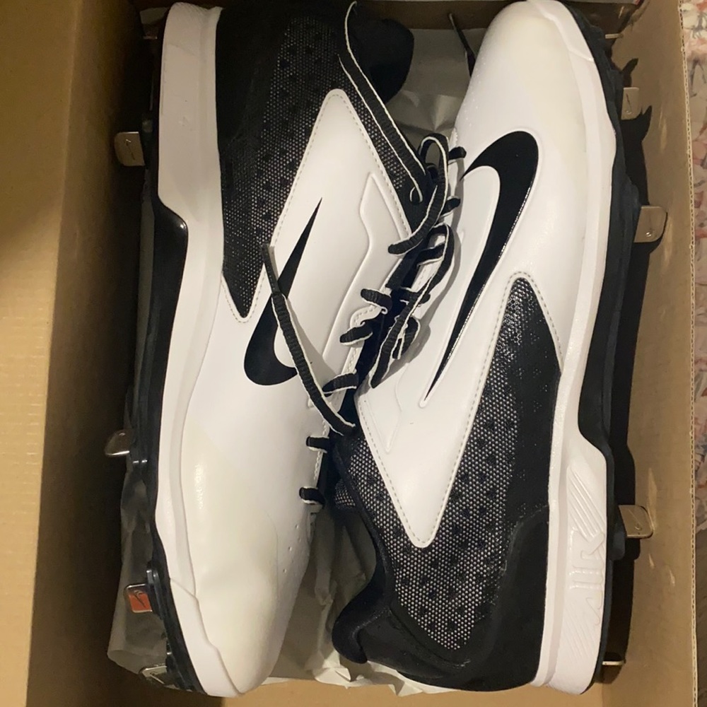 Nike men’s 10.5 Baseball. Nike Huarache Pro low metal